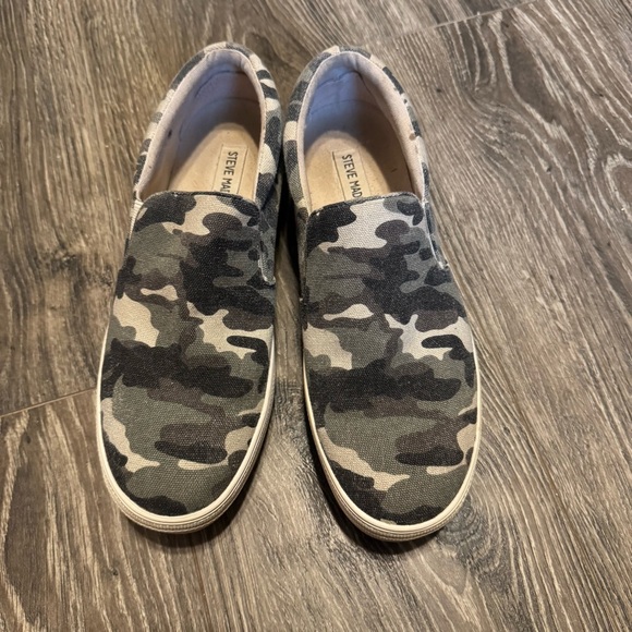 Steve Madden Shoes - Steve Madden playform Gills